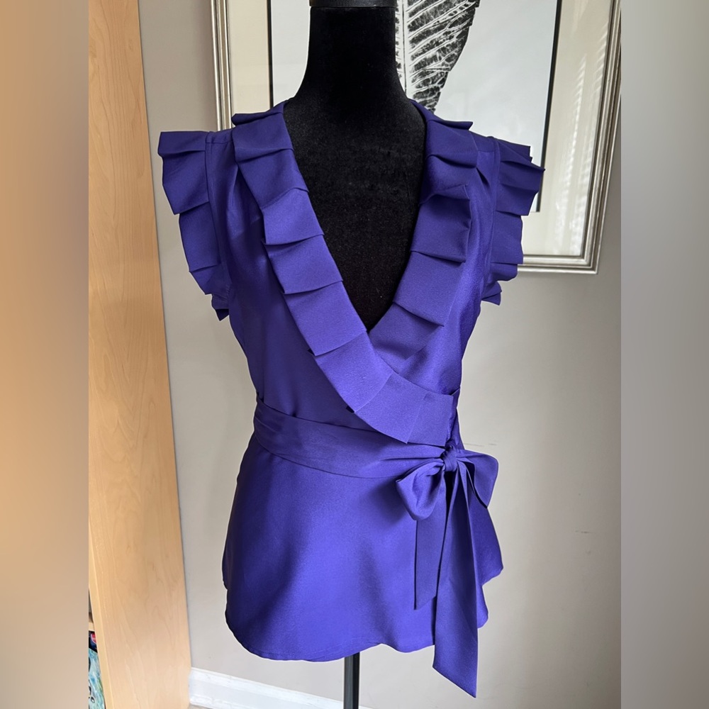 Beautiful like new Banana Republic wrap blouse